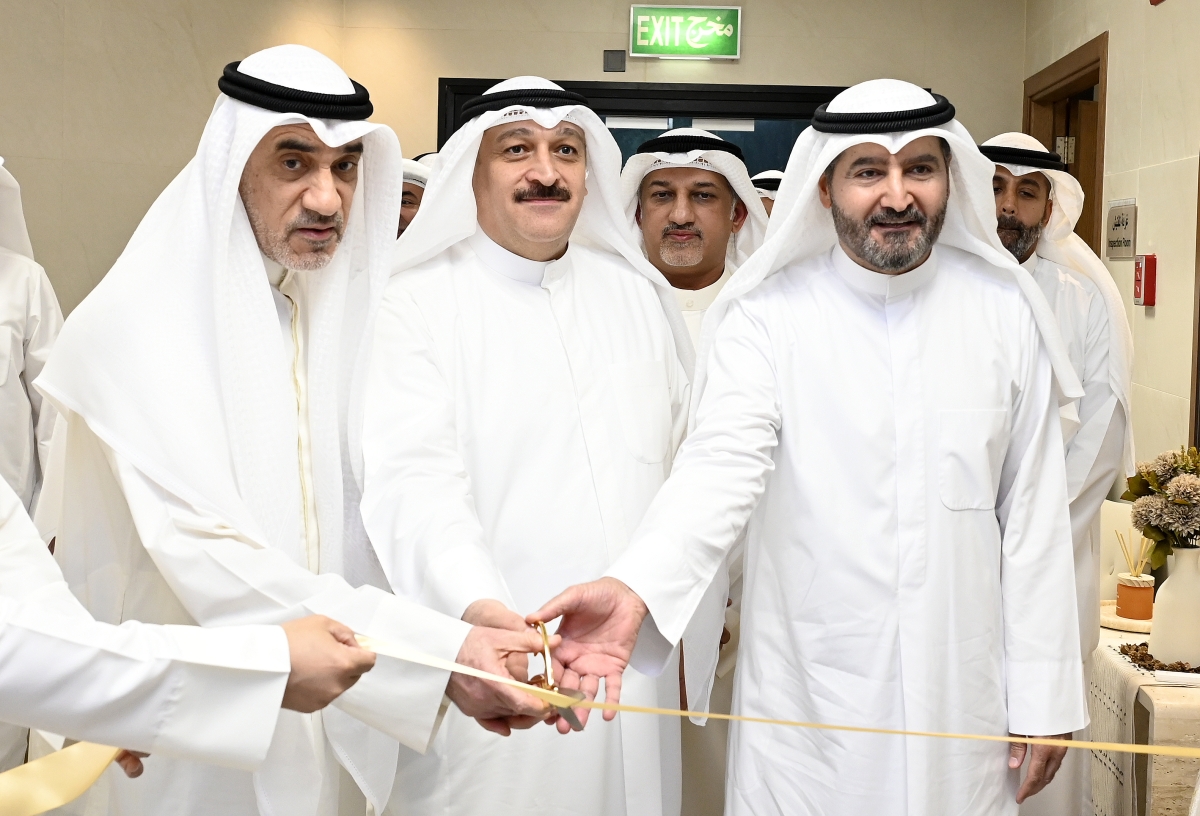 اليوسف والعوضي يفتتحان الجناح العاشر لعلاج الإدمان (تصوير سعود سالم) 