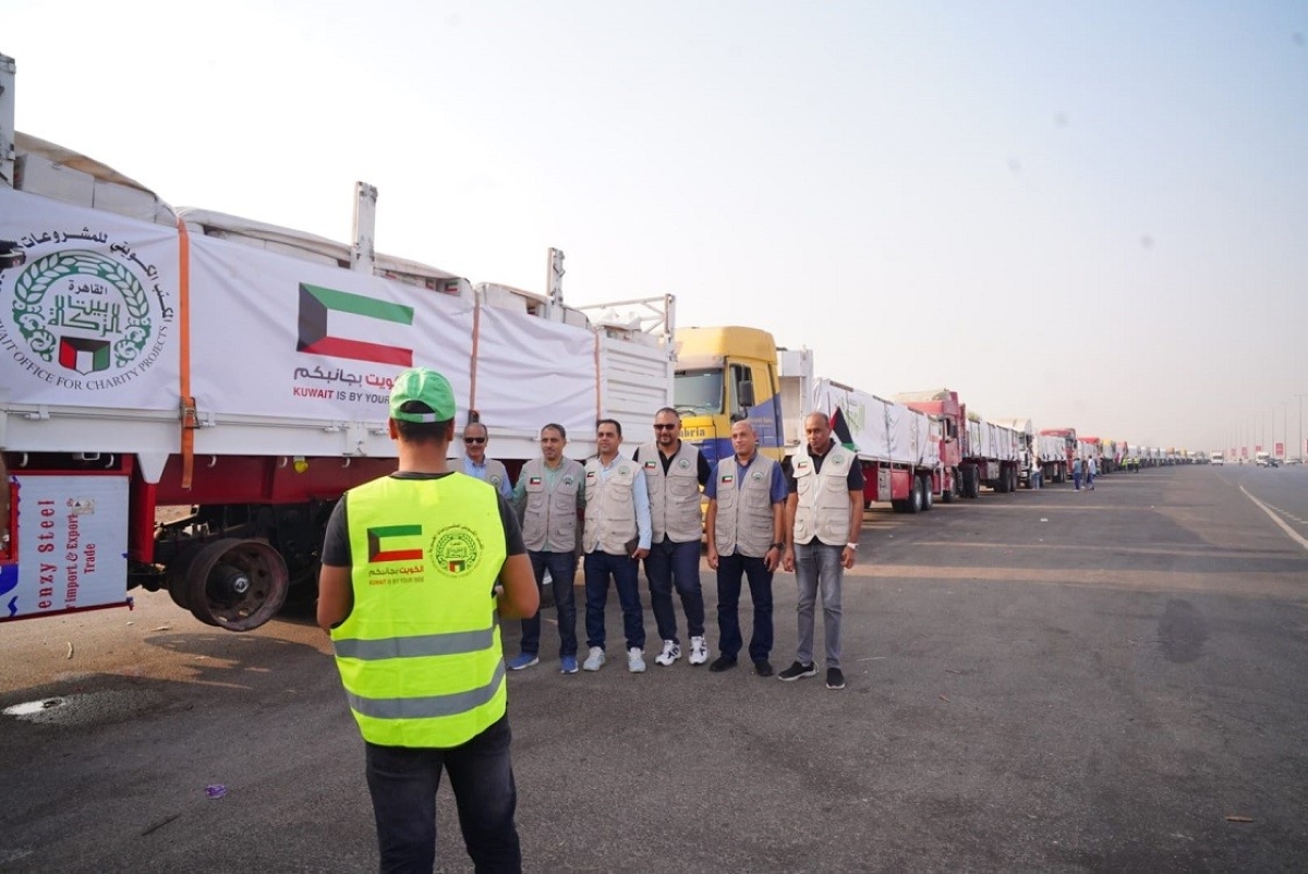 القافلة قبيل انطلاقها إلى غزة