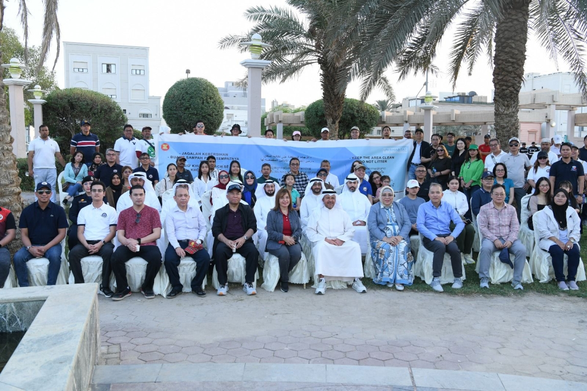 عذبي الناصر والحسن وسفراء «آسيان» والمشاركون في الفعالية