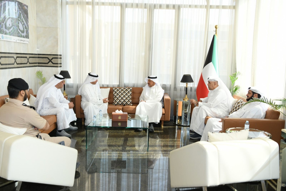 محافظ الفروانية خلال استقباله ممثلي لجنة جنوب عبدالله المبارك