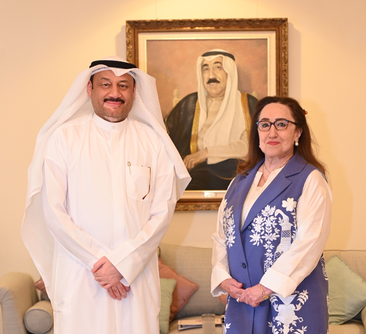 الشيخة بيبي اليوسف والزميل ناصر الفرحان