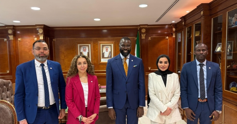 وزيرة الشؤون تبحث مع رئيس بعثة الصليب الأحمر الإقليمية تعزيز التعاون بمجال العمل الإنساني