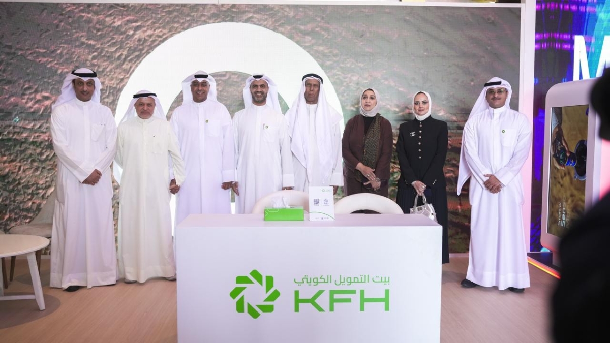 زيارة جناح «بيت التمويل» 