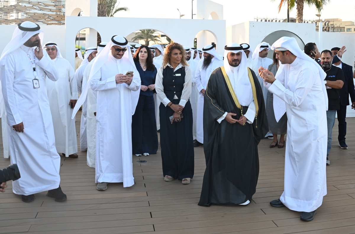 المحافظ خلال جولته بمرافق المشروع