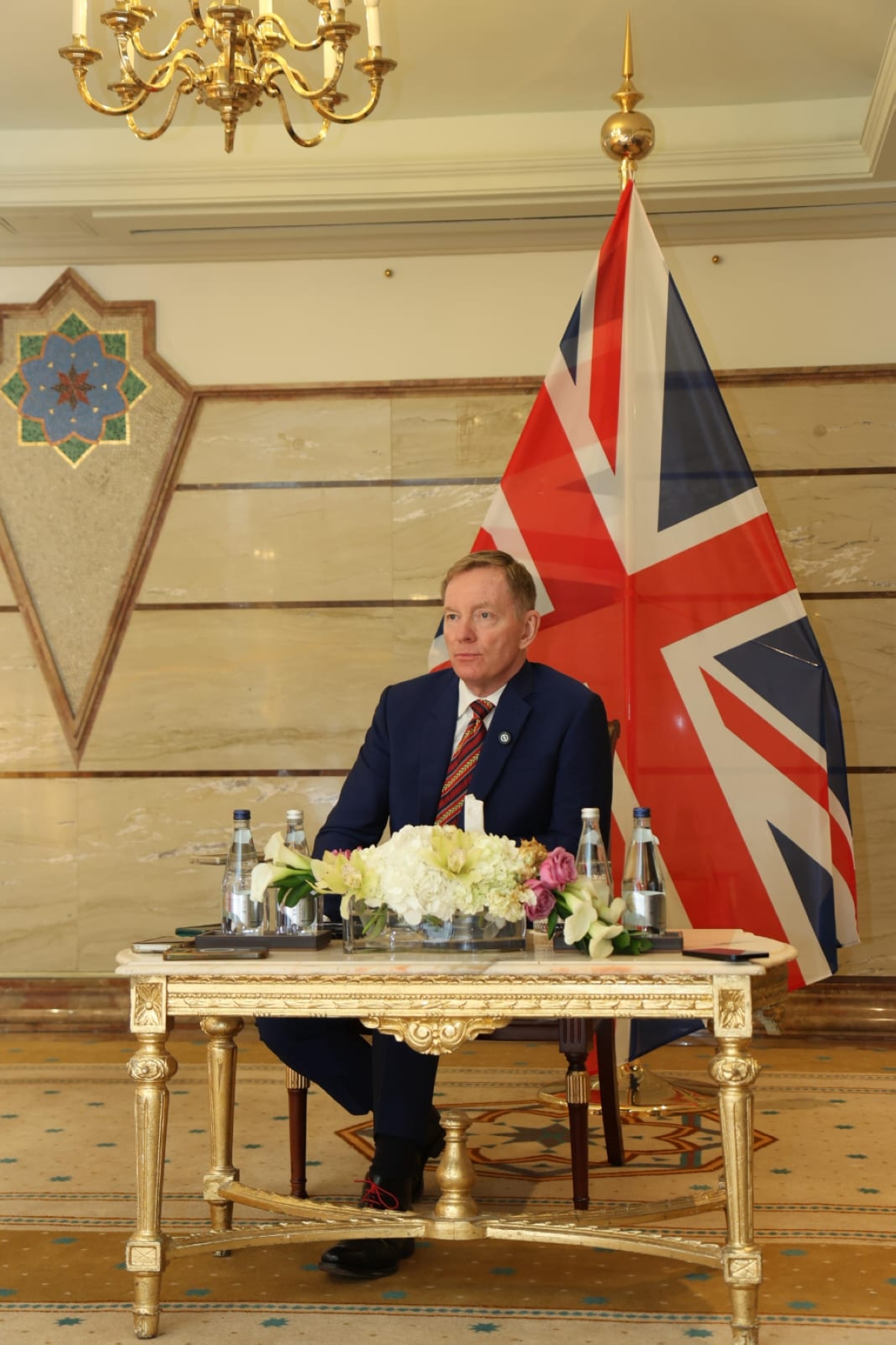 وزير التجارة البريطاني متحدثا بالمؤتمر