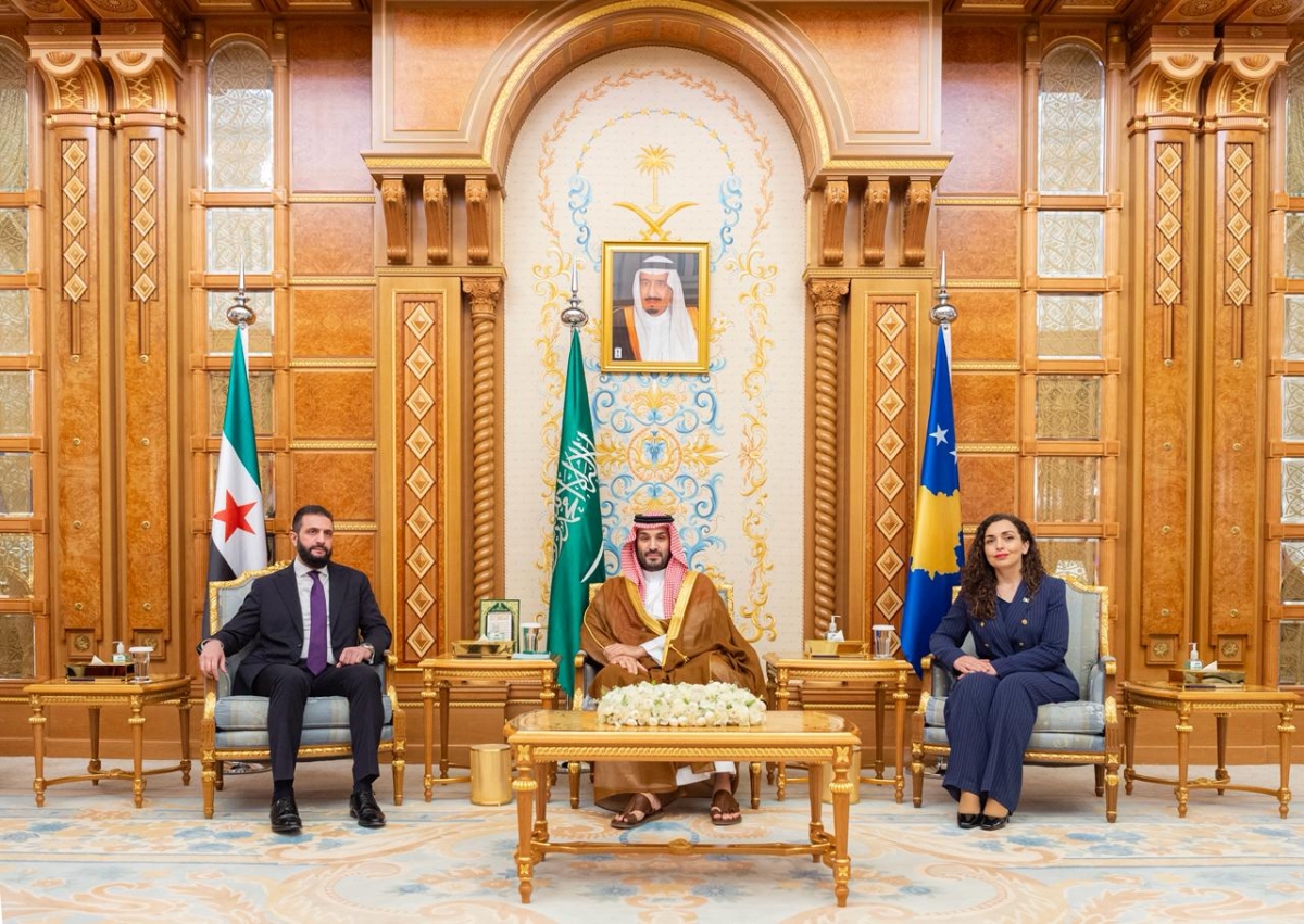 محمد بن سلمان متوسطاً الشرع وعثماني في الرياض
 