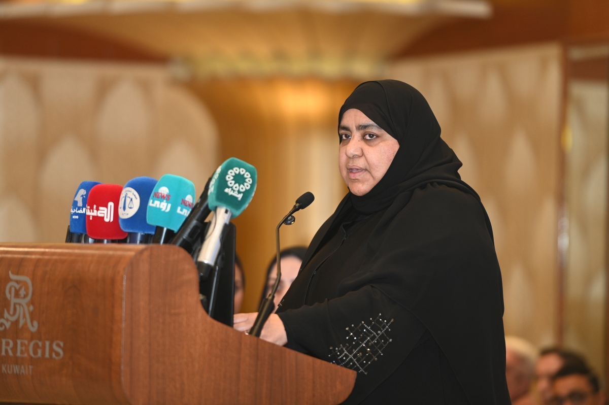 1 عواطف السند متحدثة 