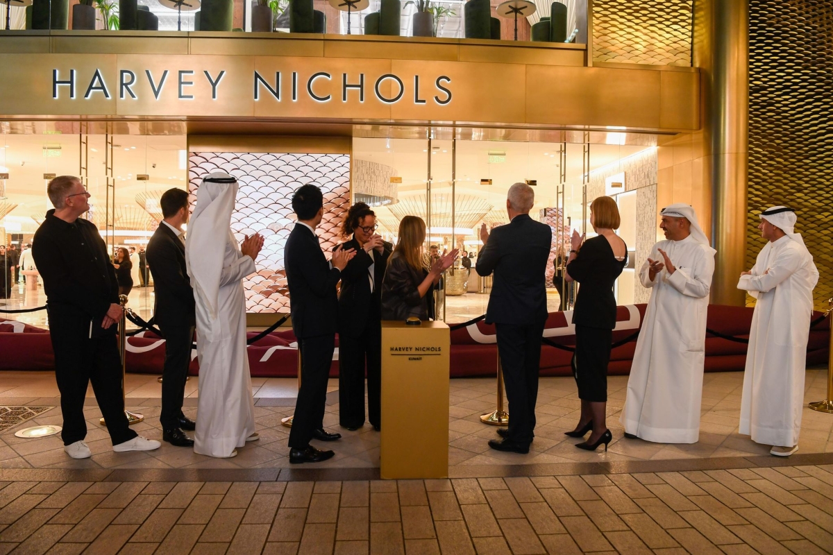 بعض من ممثلي «مجموعة الشايع» و«هارفي نيكلز» و«مباني»