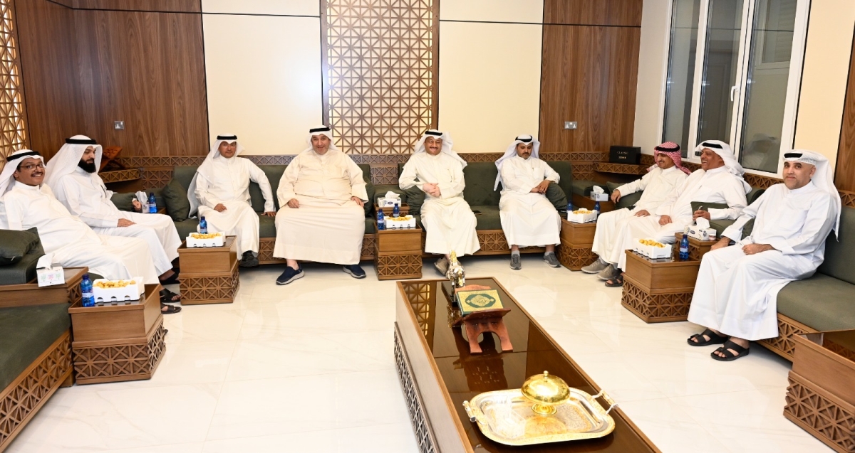  رواد ديوان جمعان العازمي (تصوير سعود سالم)