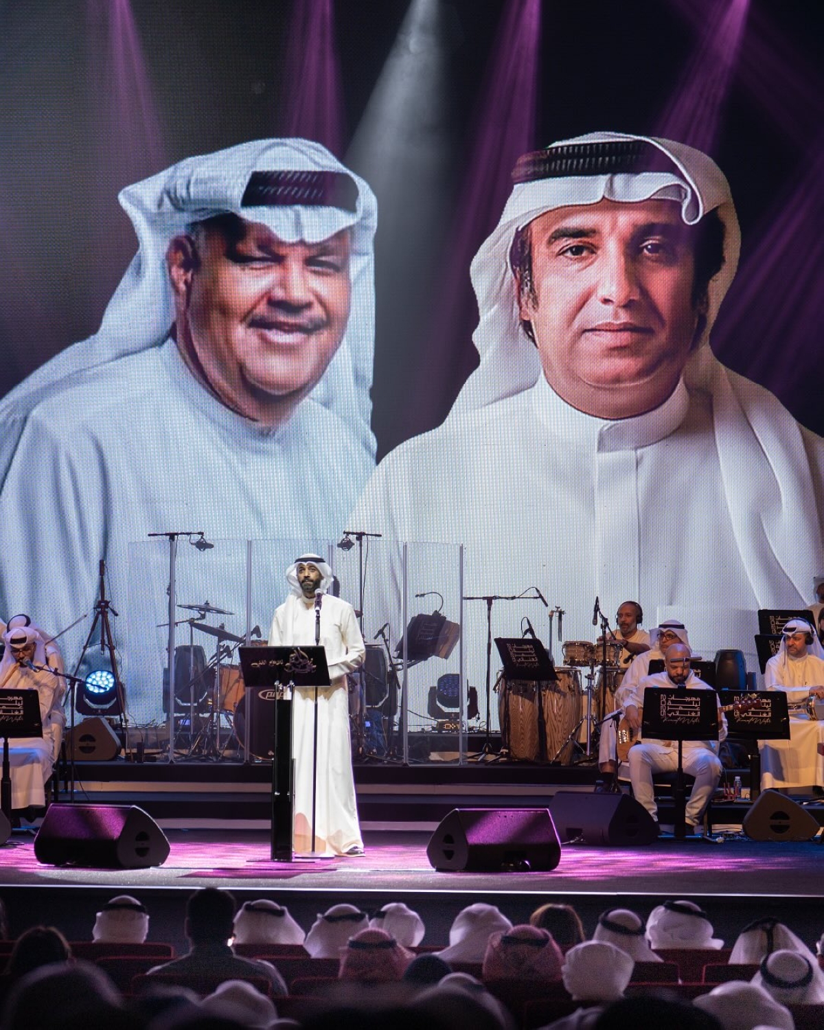 جاسم بن ثاني يغني إحدى أغاني نبيل شعيل