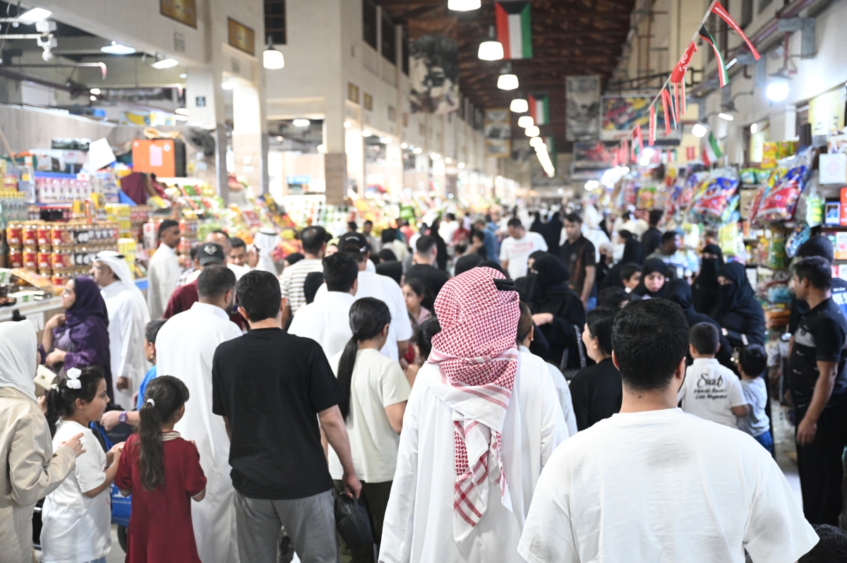 إقبال كبير من كل الفئات      (تصوير نايف العقلة)