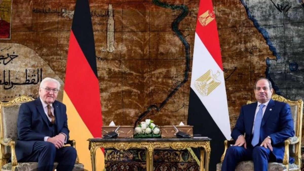 السيسي مستقبلاً شتاينماير في القاهرة