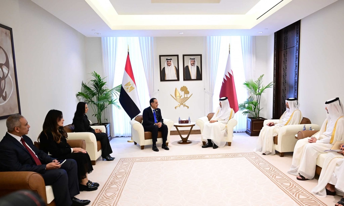 محمد بن عبدالرحمن مستقبلاً مدبولي في الدوحة