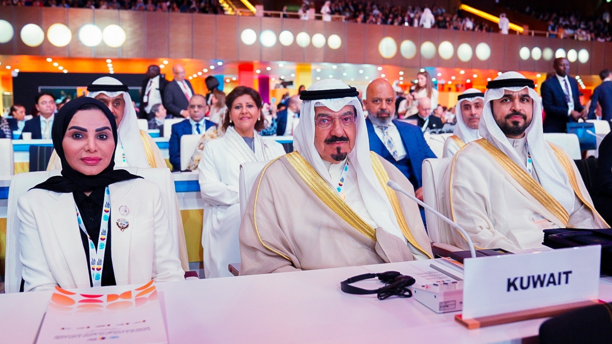 سمو رئيس مجلس الوزراء مترئساً وفد الكويت في القمة 