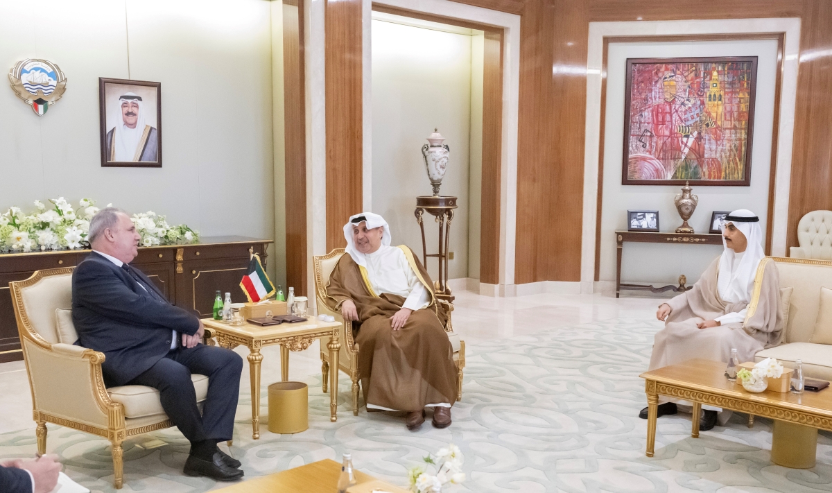 وزير شؤون الديوان الأميري ورئيس ديوان سمو ولي العهد يستقبلان سفير أذربيجان