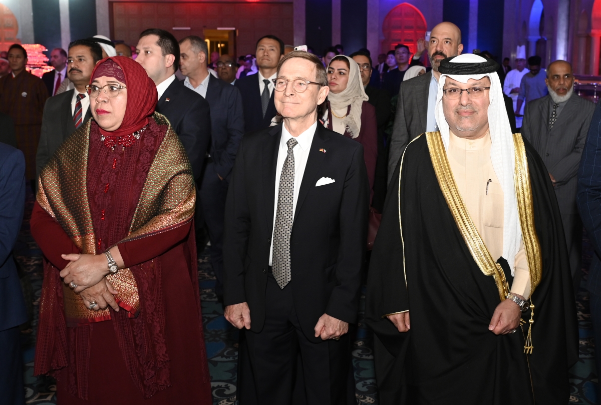 سفراء البحرين وألمانيا وأندونيسيا في مقدم الحضور