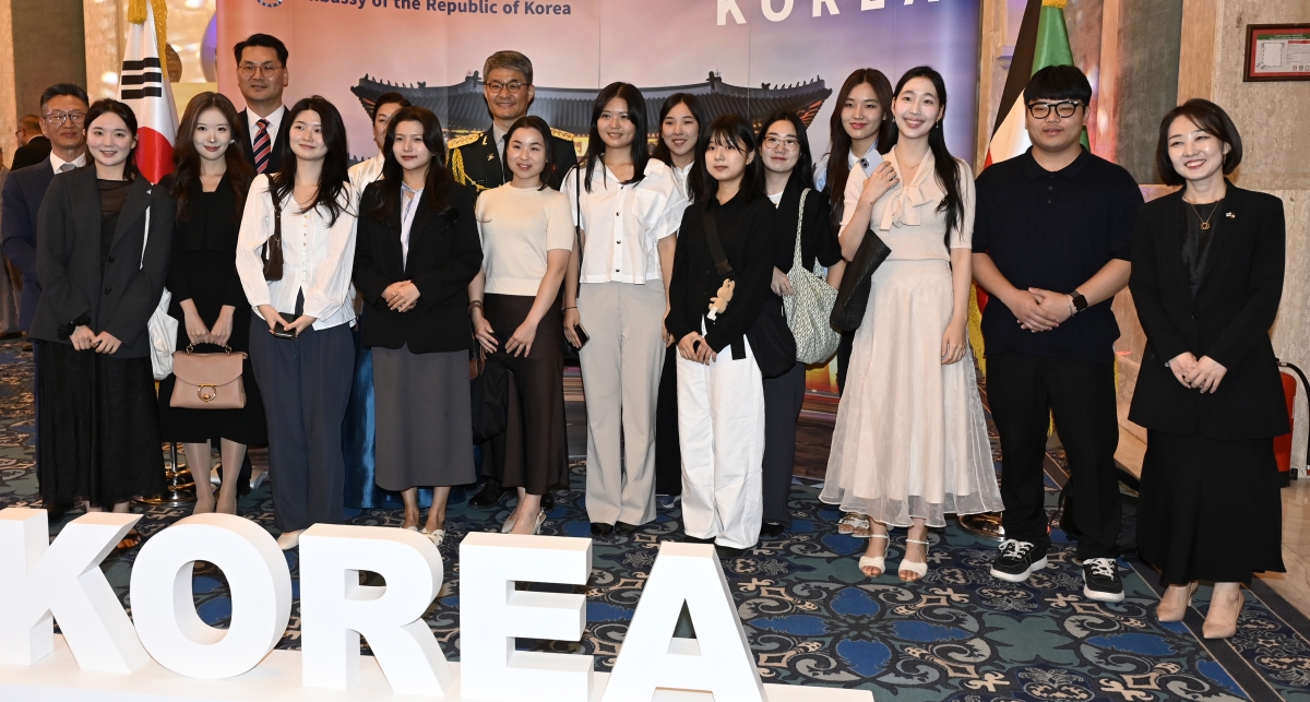 أبناء الجالية الكورية في صورة جماعية