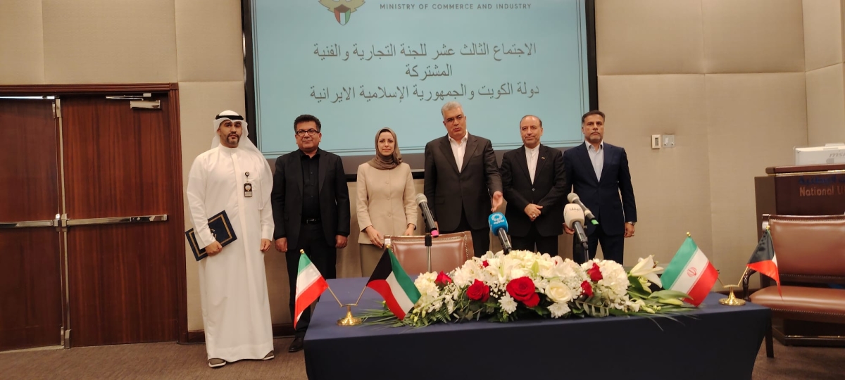 مروة الجعيدان ومحمد دهنوي خلال ختام اجتماعات اللجنة المشتركة