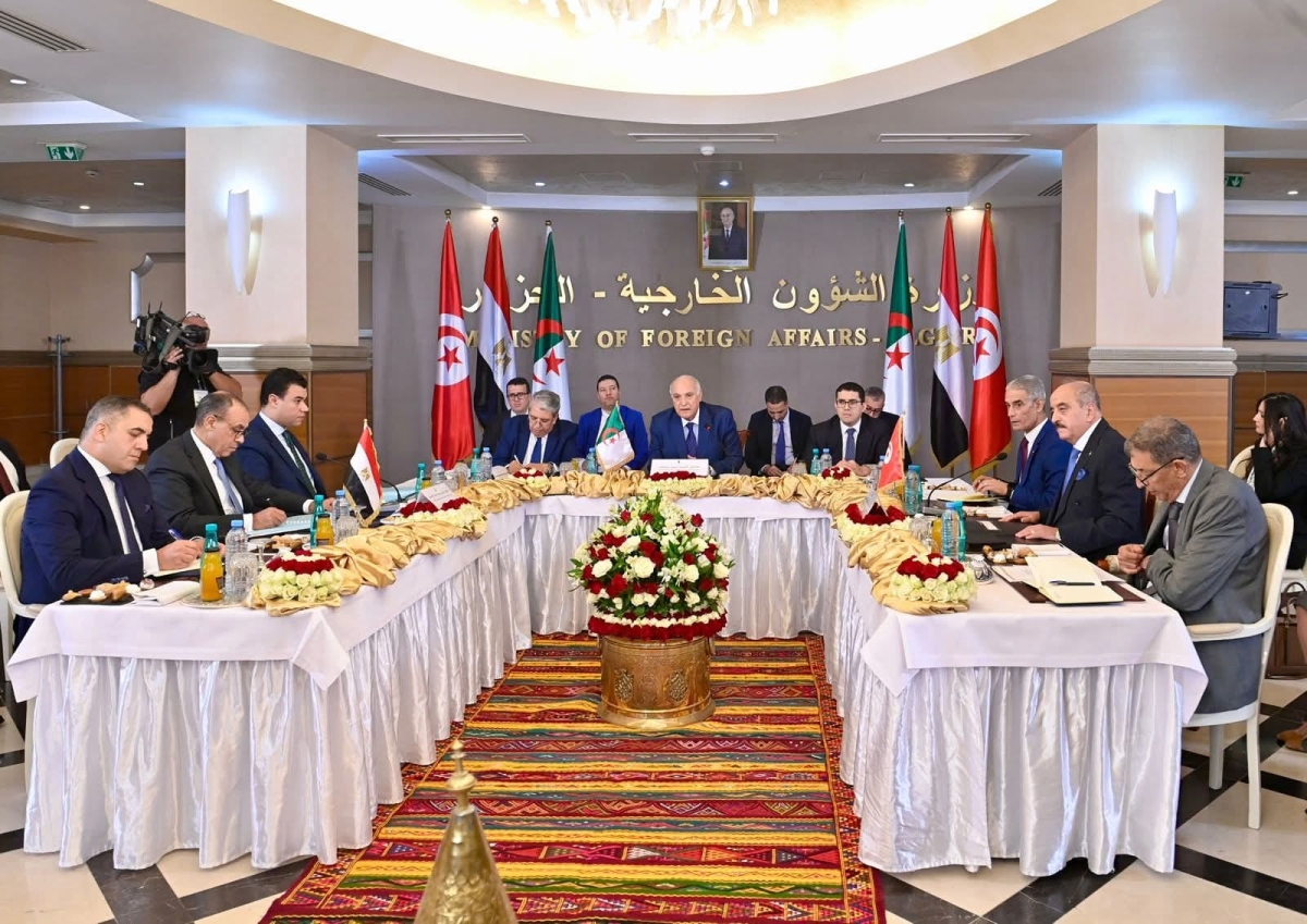 جانب من اجتماع الآلية الثلاثية لليبيا في الجزائر