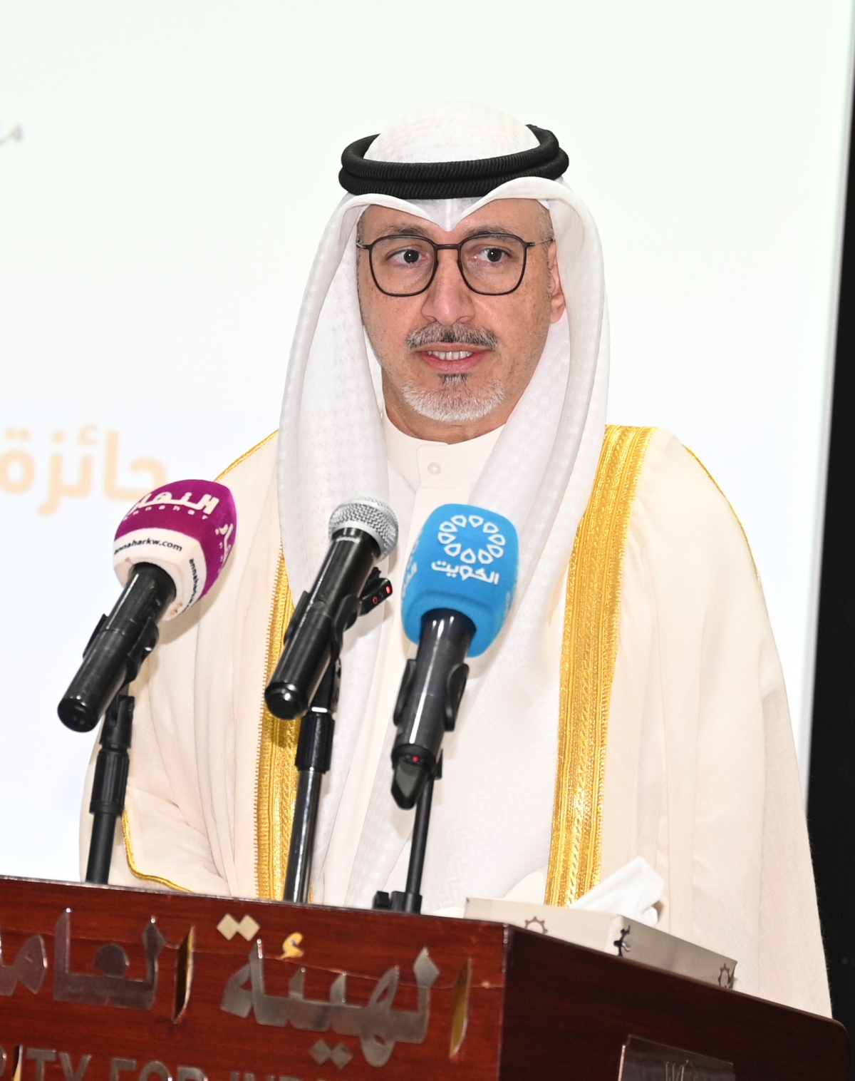 خليفة العجيل متحدثاً 
 (تصوير نايف العقله)