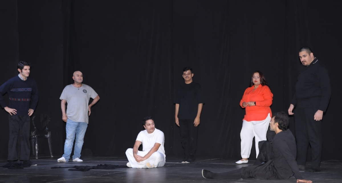 نجوم «نفيش» على المسرح 