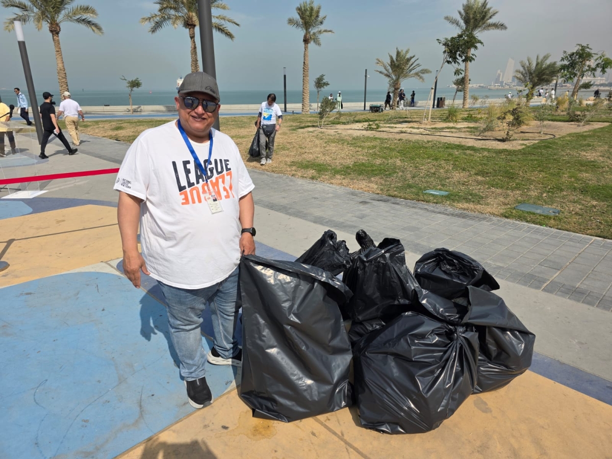 الزميل خالد الشرقاوي مشاركاً في عملية السلاحف