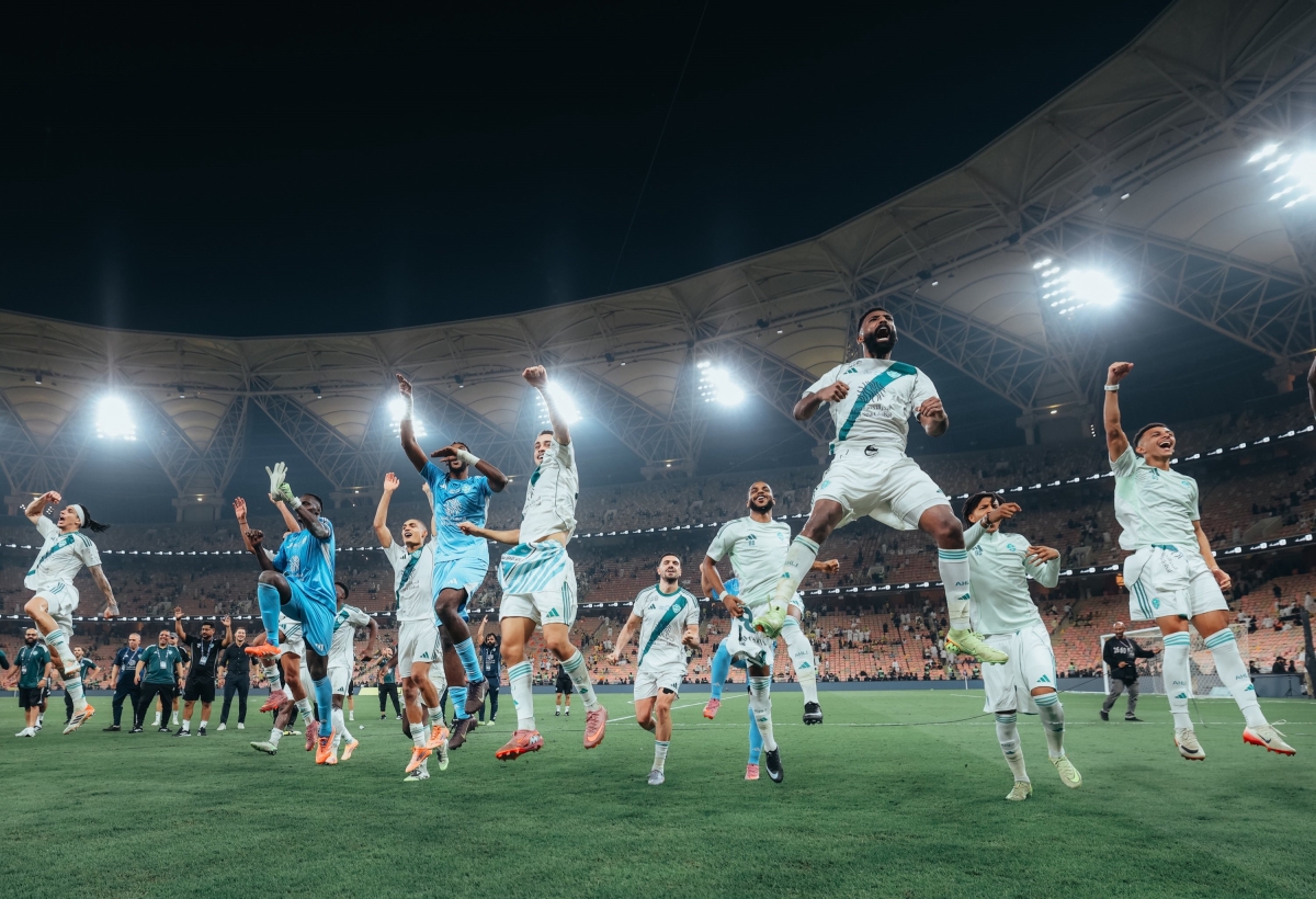 لاعبو الأهلي يحتفلون بالفوز