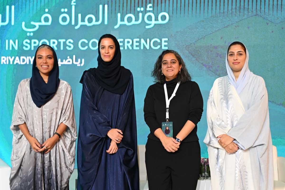 فاطمة حيات تتوسط الحضور