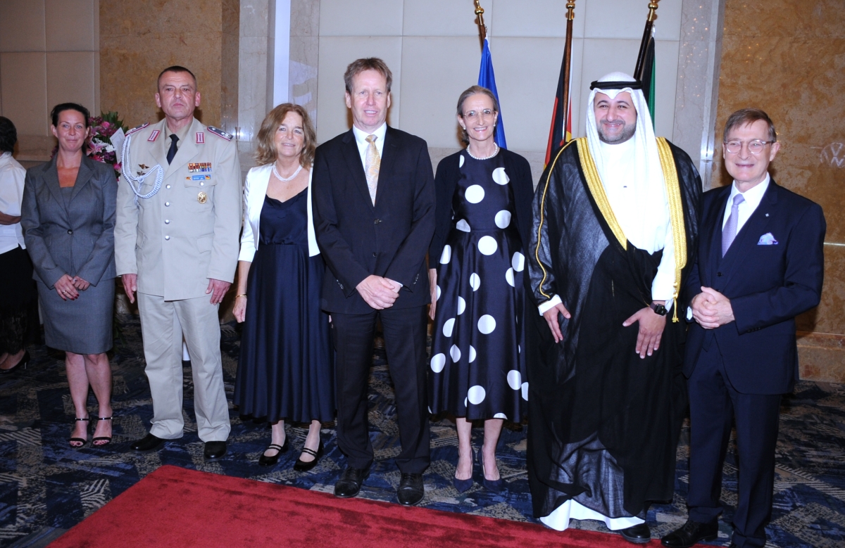 وكيل وزارة الدفاع يُقدّم التهاني