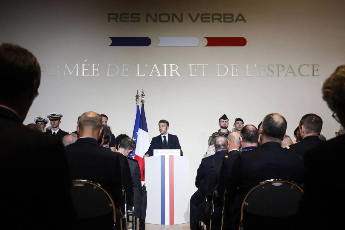 ماكرون متحدثاً في تولوز (أ ف ب)