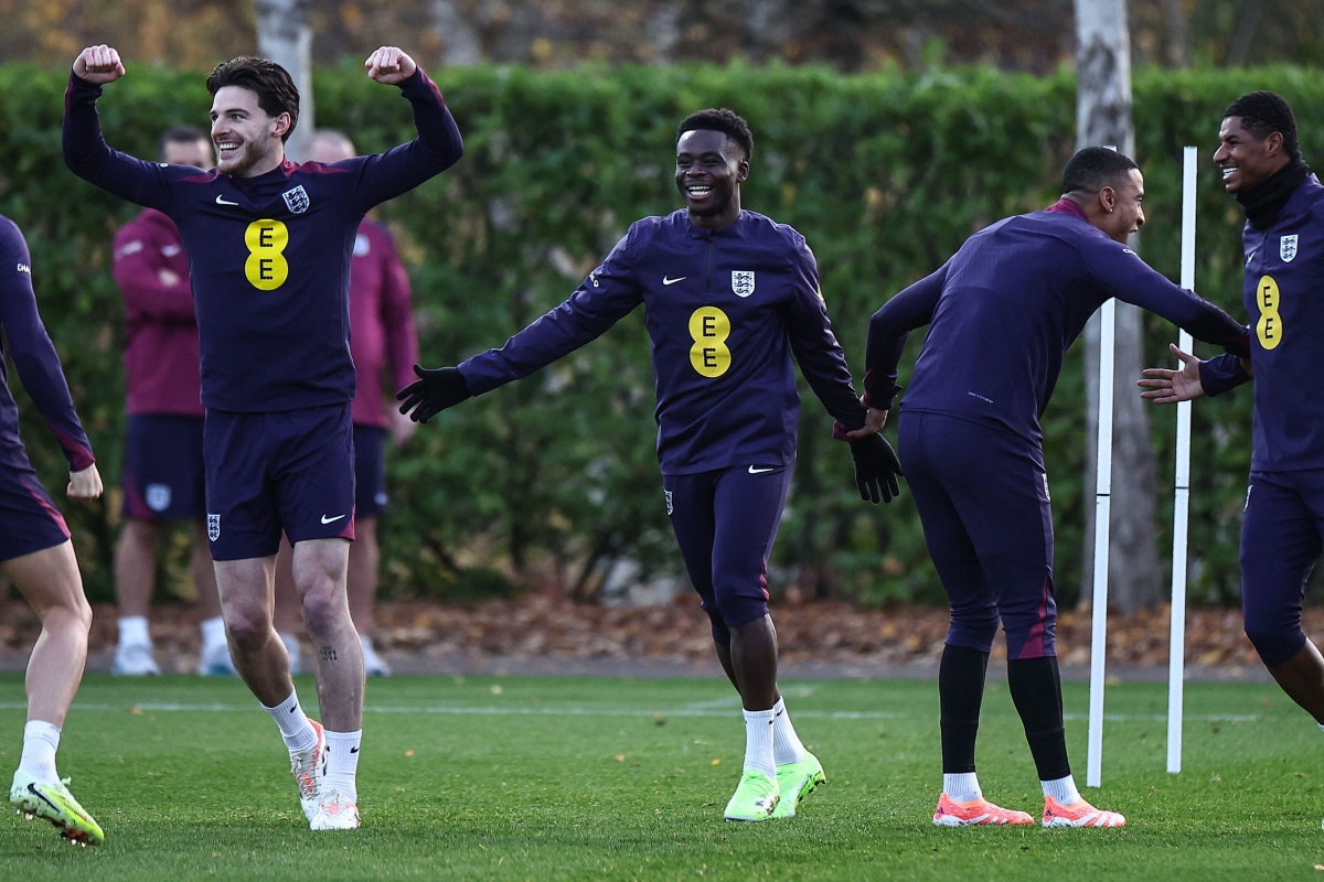 بوكايو ساكا وديكلان رايس في تدريب منتخب إنكلترا (أ ف ب)