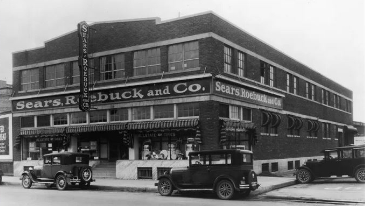 أحد متاجر سيرز عند انطلاقها 