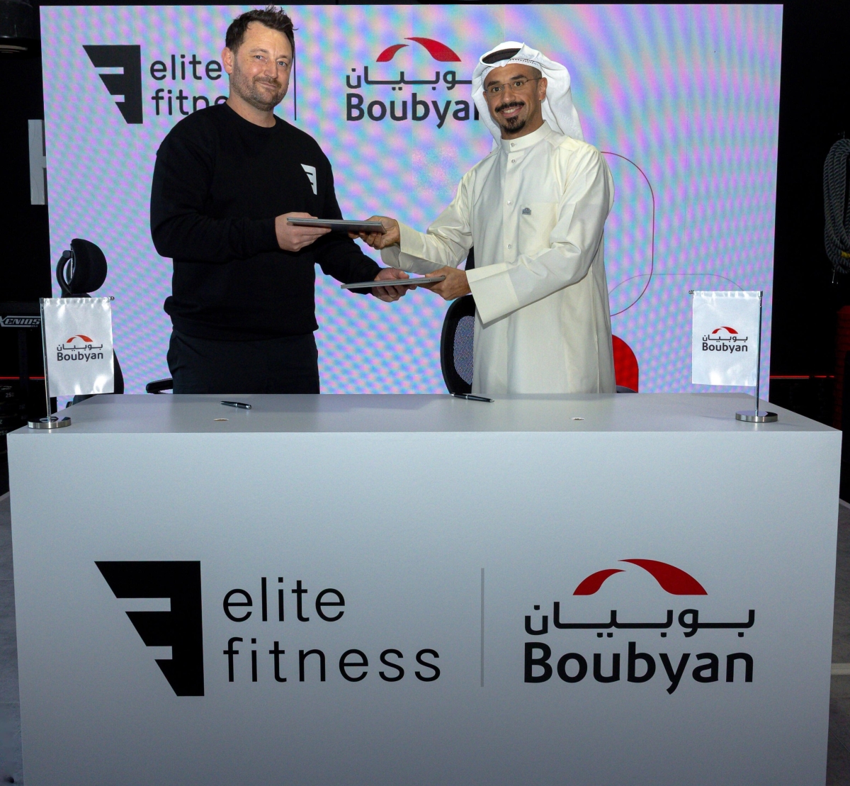 المنصور وميكندريك عقب توقيع اتفاقية الشراكة