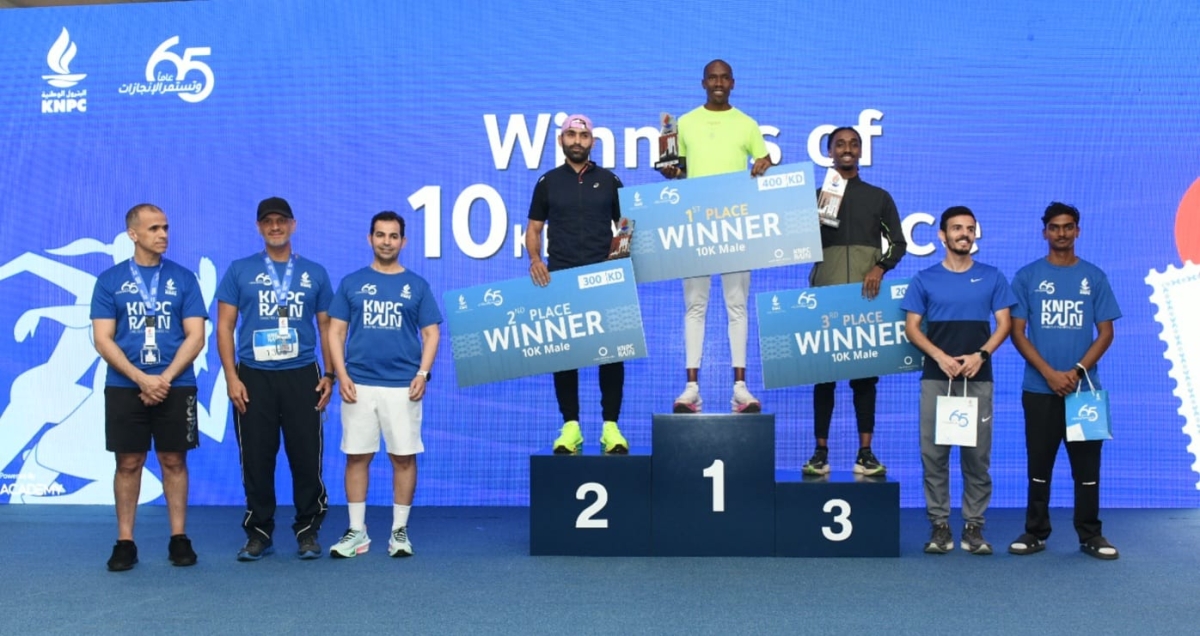 الفائزون بالمراكز الثلاثة الأولى لسباق 10 آلاف متر