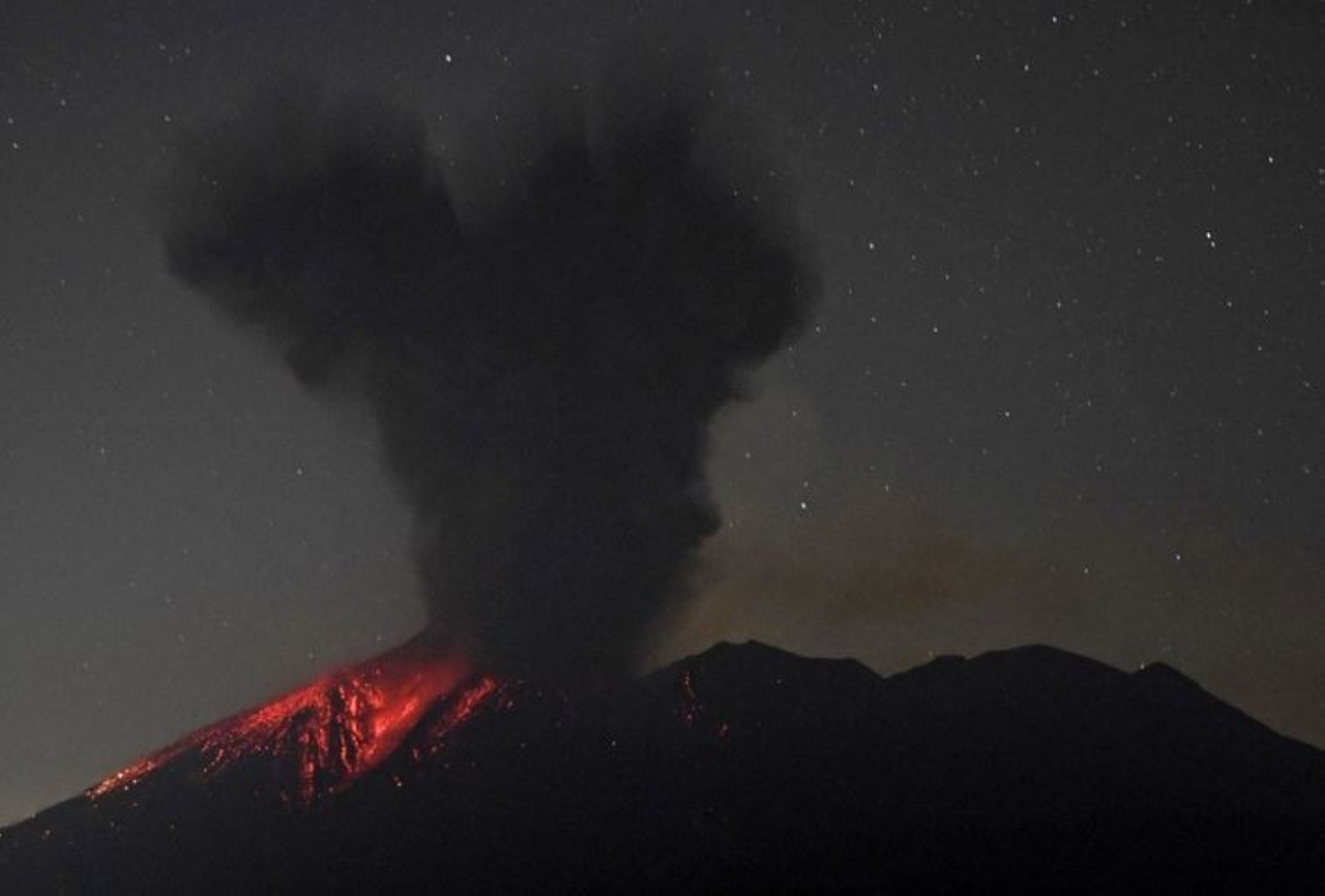 ثوران بركان ساكوراجيما 