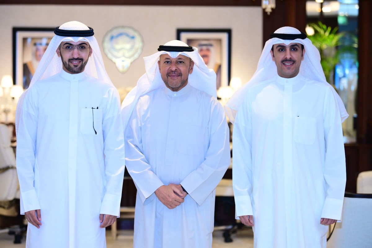 محافظ الفروانية متوسطاً المطيري والدغر