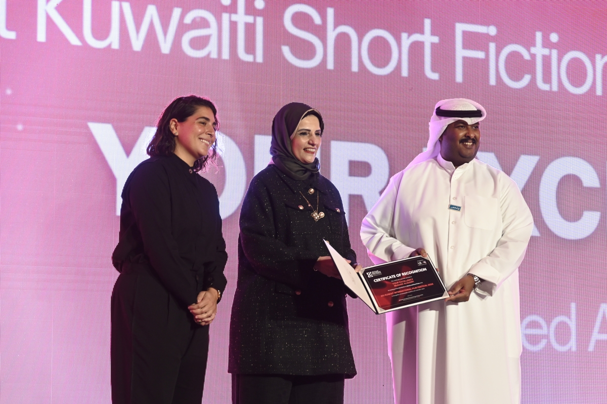تكريم أحد الكويتيين الفائزين