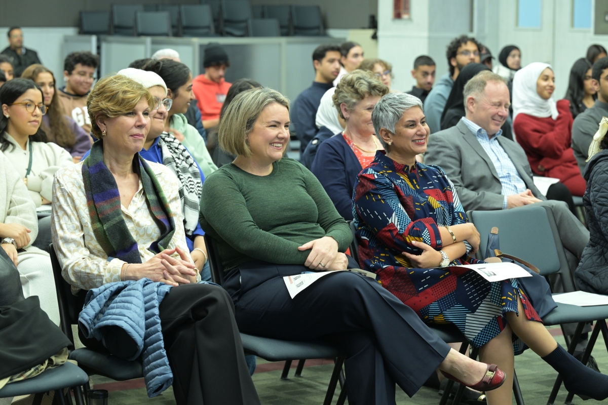 روضة عواد وسفيرتا أستراليا وكندا في مقدم الحضور 