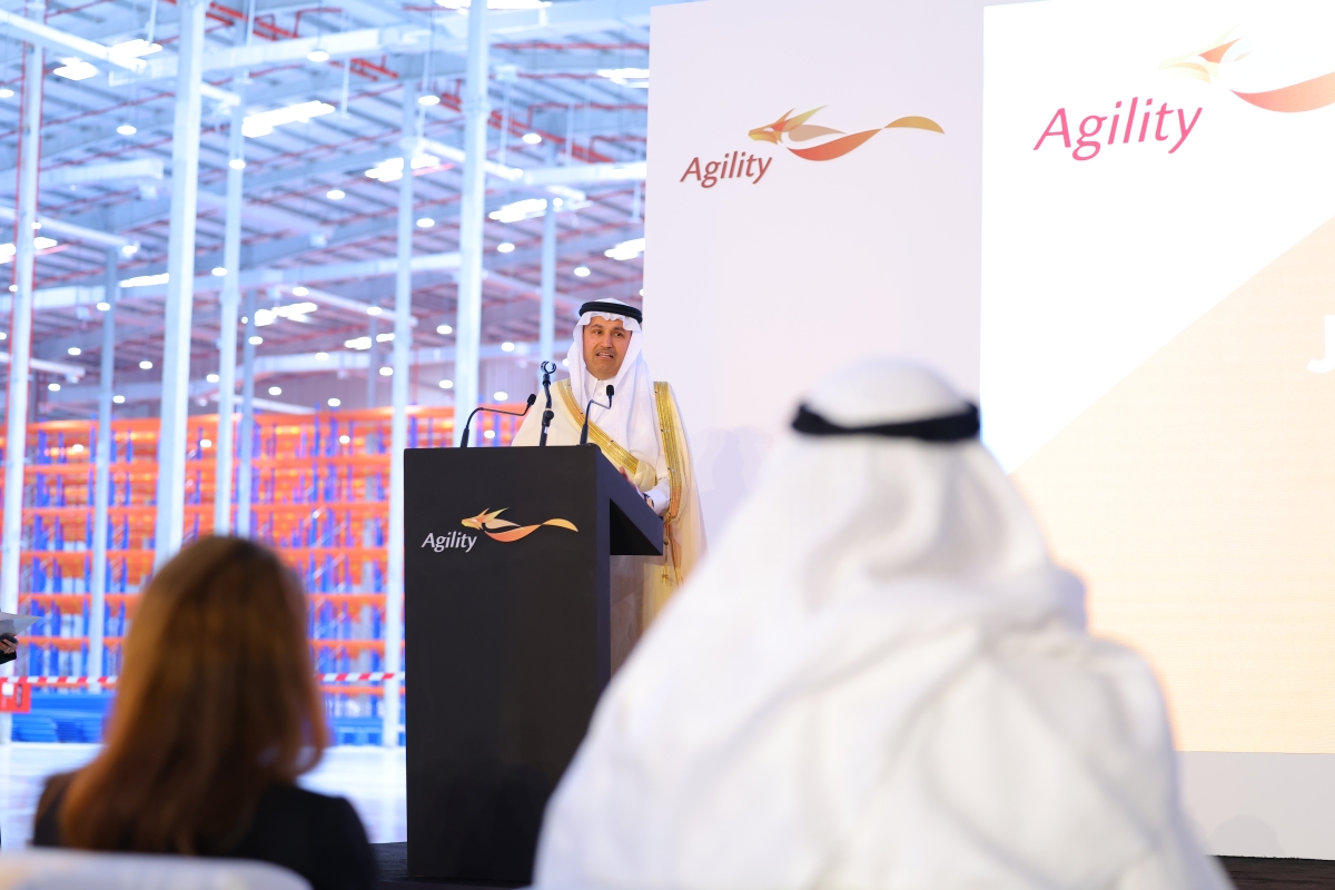 الجاسر متحدثاً في حفل افتتاح المجمع