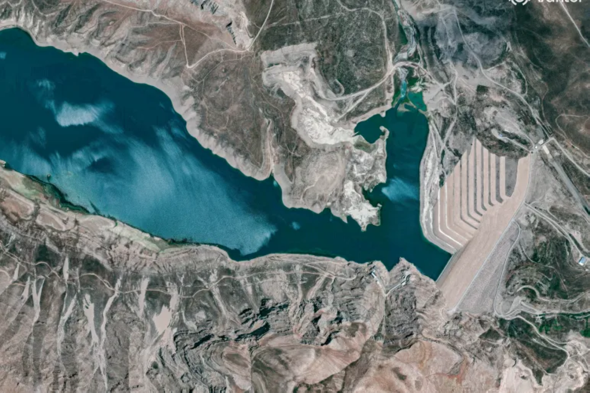 أكثر من 19 سدا في إيران باتت على حافة الجفاف النهائي بفعل ندرة الأمطار (رويترز)
