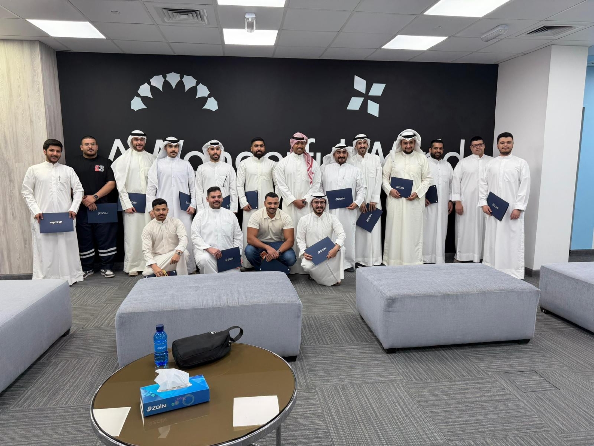 لقطة جماعية لعدد من المتدربين 