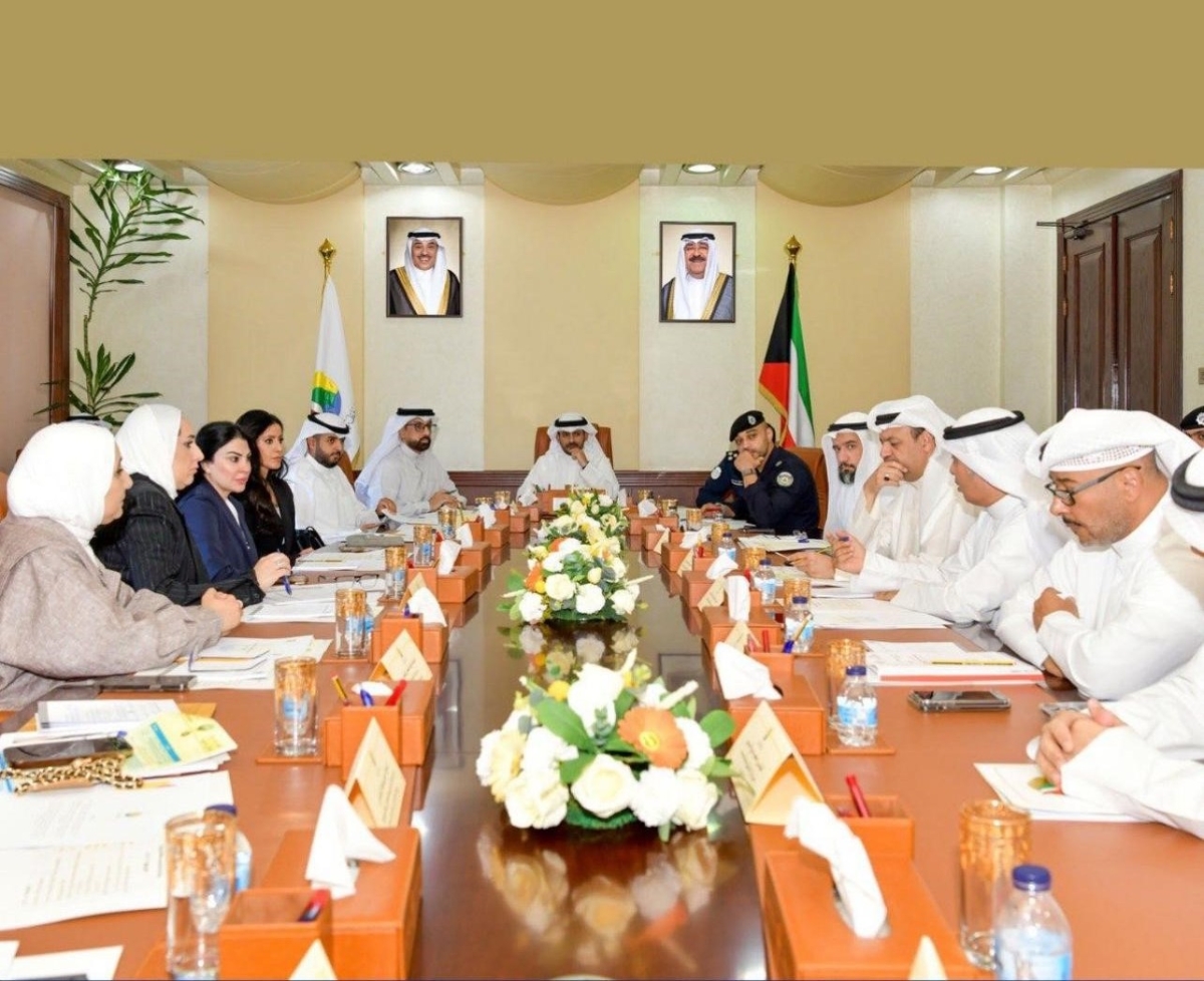 المحافظ صباح البدر مترئساً اجتماع مجلس محافظة حولي