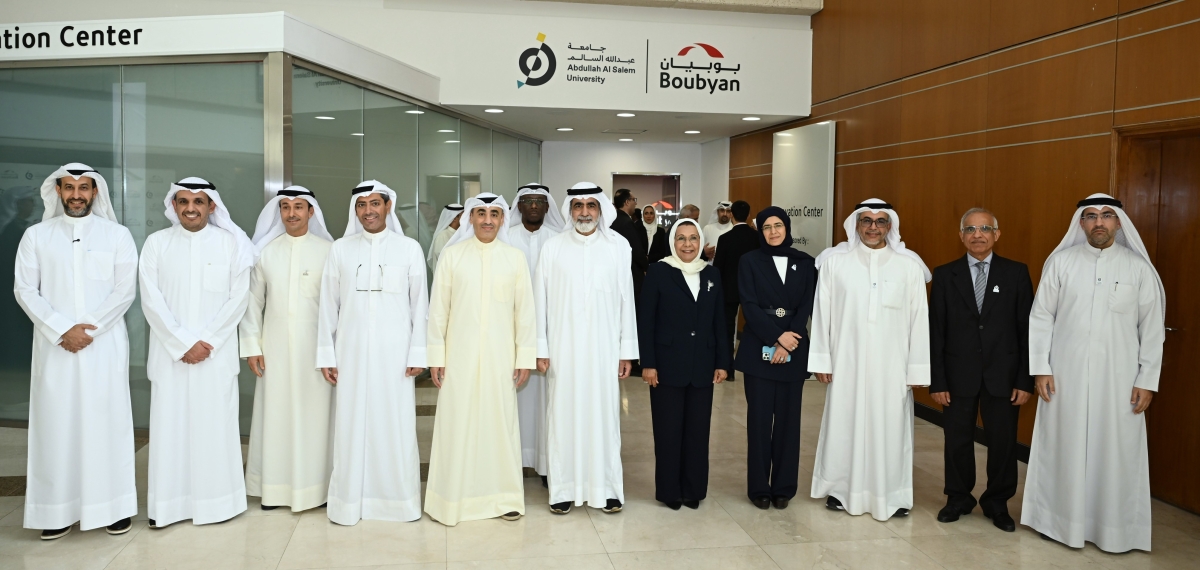 لقطة جماعية لقيادات الجانبين عقب افتتاح «مركز الابتكار» 

