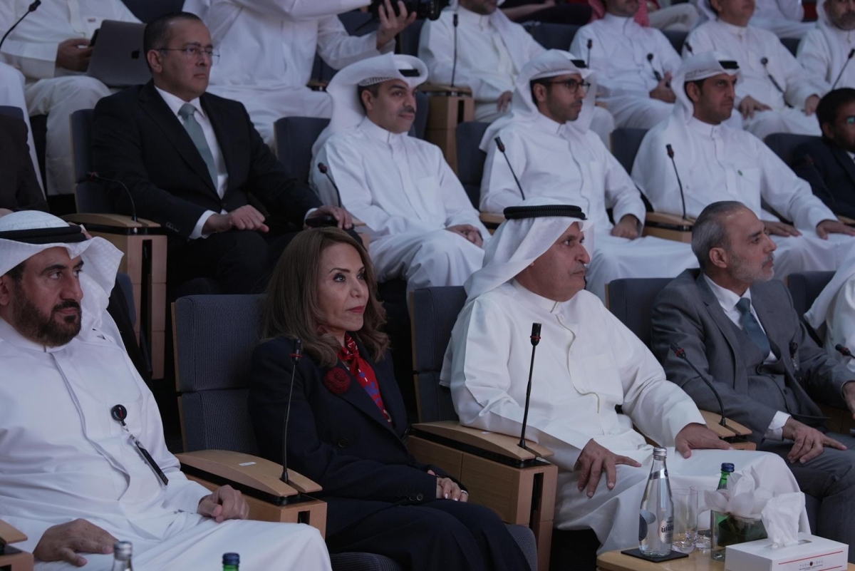 عصام الصقر وشيخة البحر يتوسطان بدر العطار وخالد الصباح