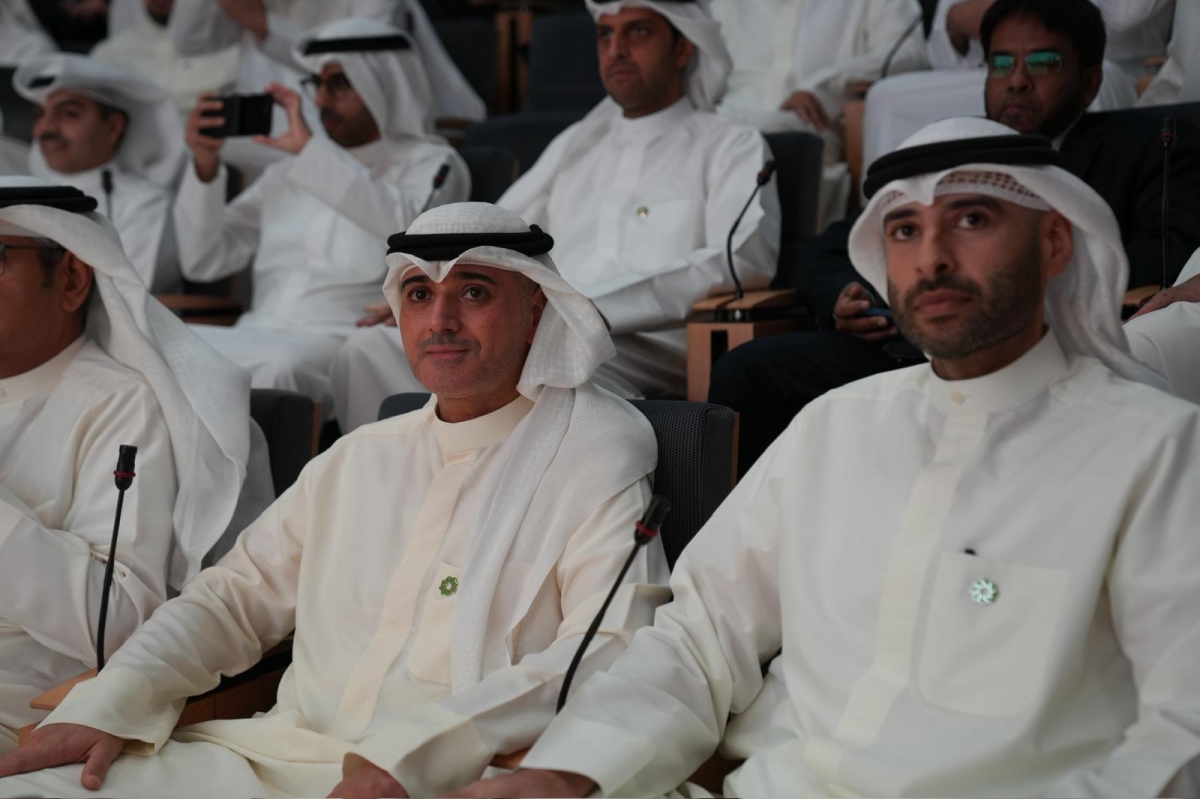 من اليمين مدير عام تمويل الشركات والتمويل المجمع في بيت التمويل ناصر الشايع ورئيس الخدمات المصرفية للشركات لمجموعة بيت التمويل يوسف المطوع