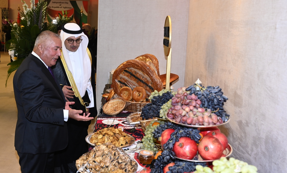 جولة في معرض المنتجات الطاجيكية