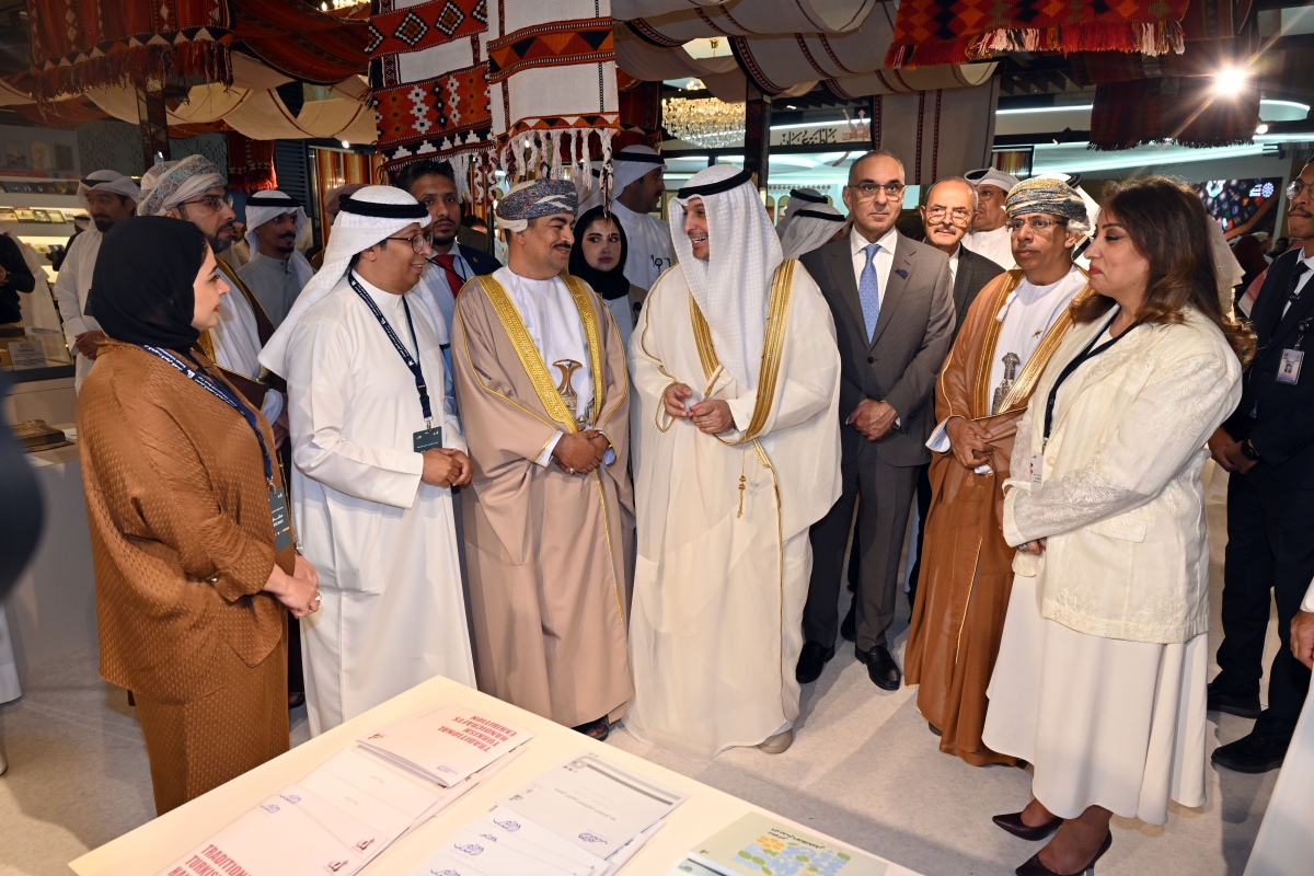 جولة في أجنحة المعرض