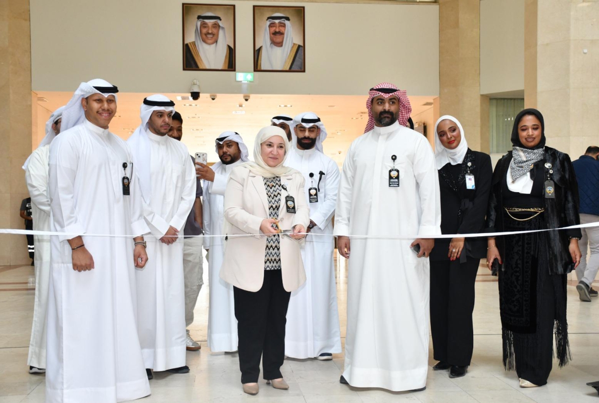 فاطمة حياة تفتتح معرض «دائرة الصحة» بوزارة الكهرباء