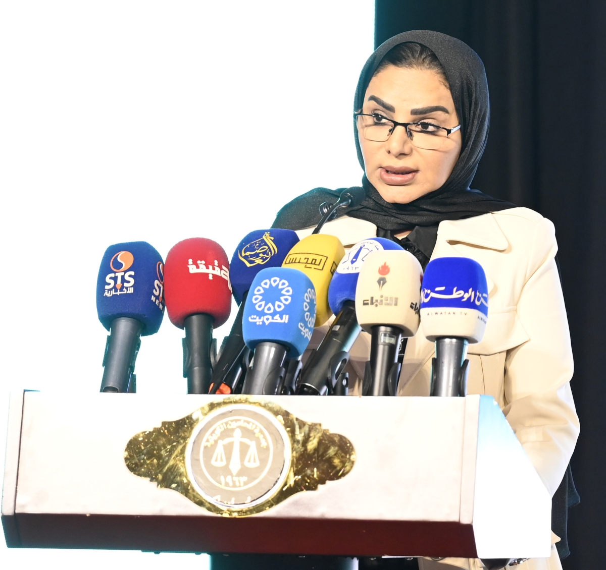 الحويلة تلقي كلمتها في المؤتمر          (تصوير سعود سالم)