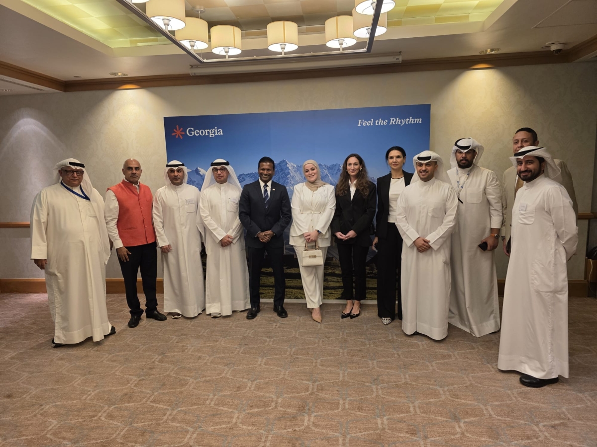 الرئيس التنفيذي لطيران الجزيرة مع ممثلي وكالات السفر